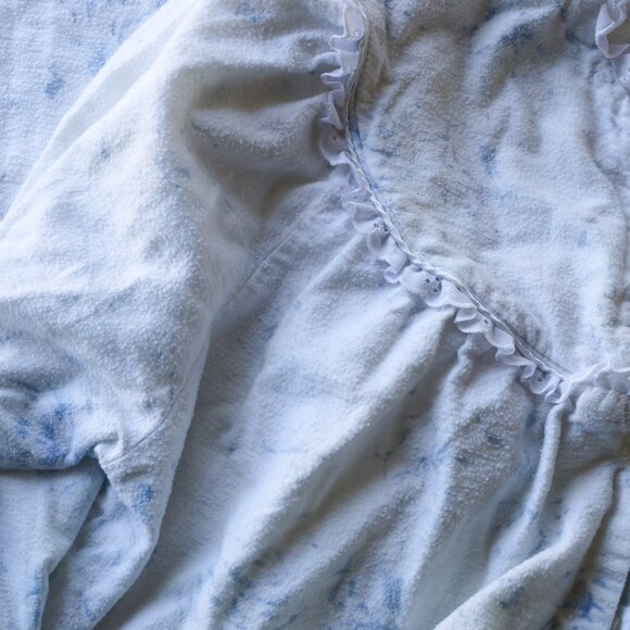 Lanz of Salzburg M Flannel Nightgown – Classic & Cozy - Blue Floral - Picture 2 of 3